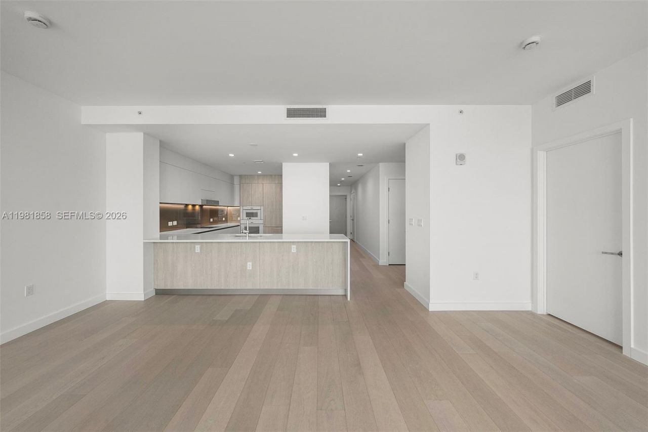 9221 E Bay Harbor Drive, Unit 810, Bay Harbor Islands, FL 33154 Photo