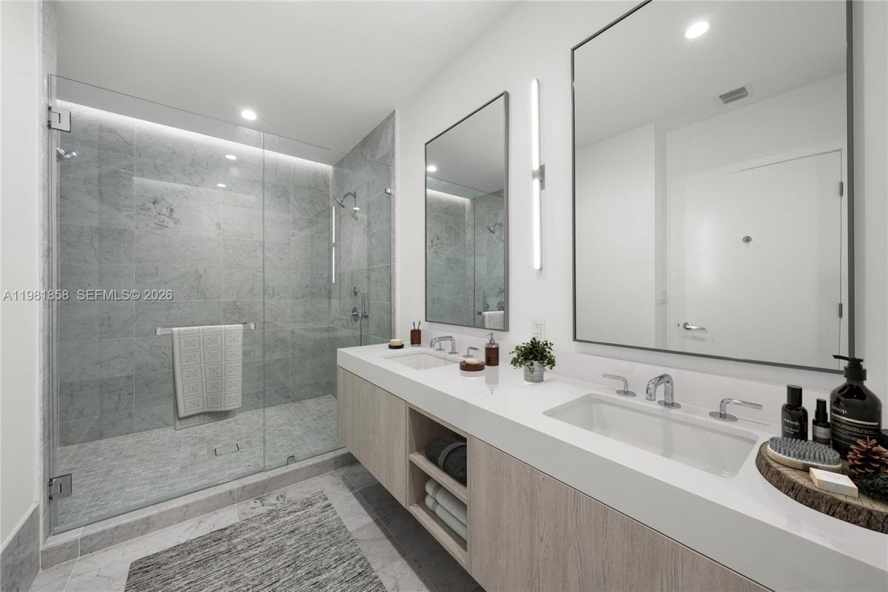 9221 E Bay Harbor Drive, Unit 810, Bay Harbor Islands, FL 33154 Photo