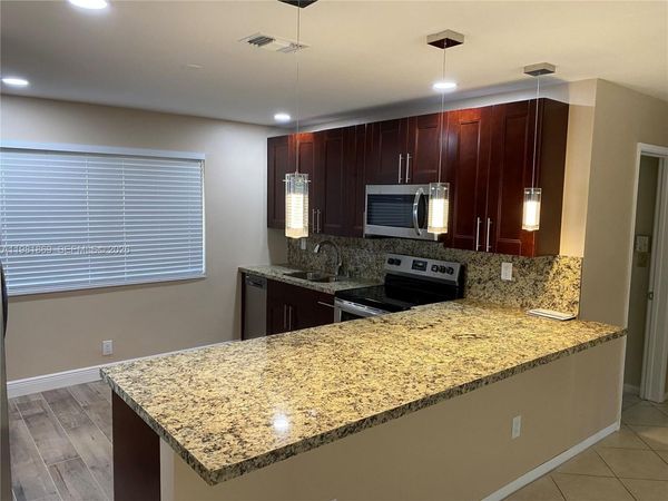 2421 SW 6th St , Fort Lauderdale, FL 33312