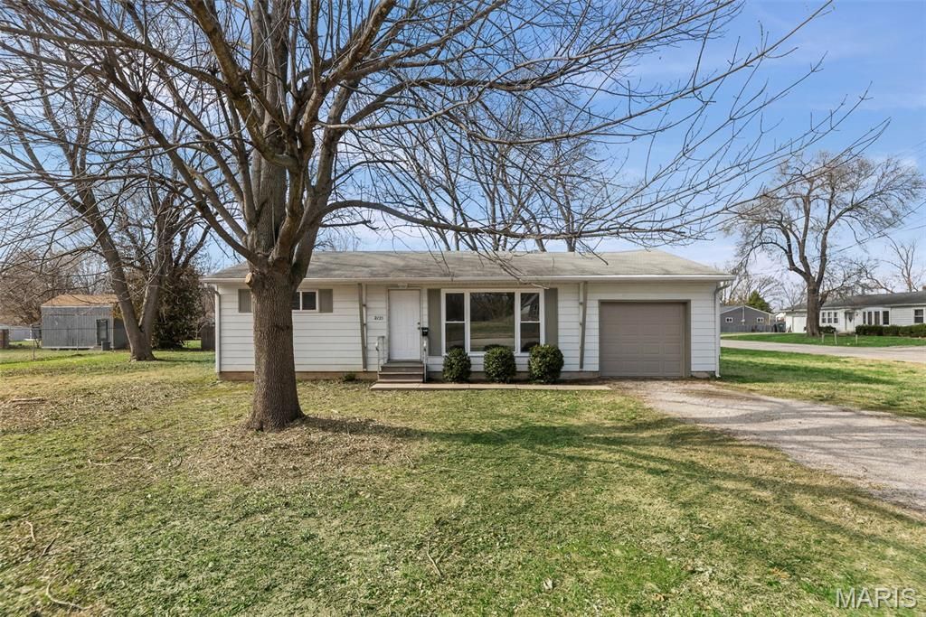 2125 E B Street, Belleville, IL 62221 Main Photo