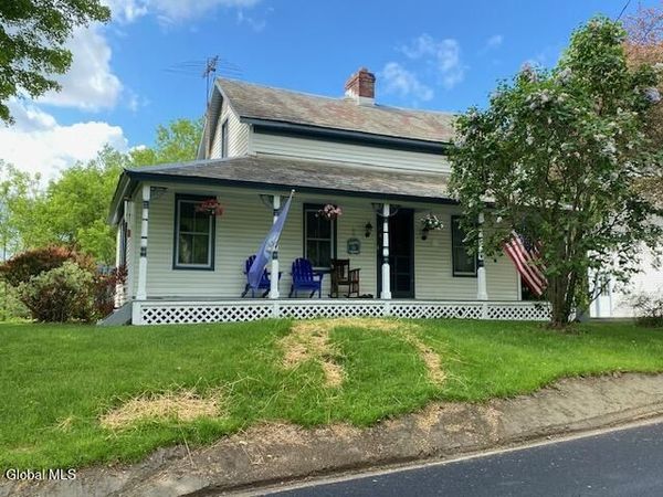 4 Raceville Road, Hampton, NY 12837