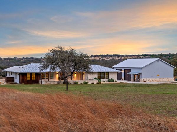 1808 Axis Circle, Fredericksburg, TX 78624