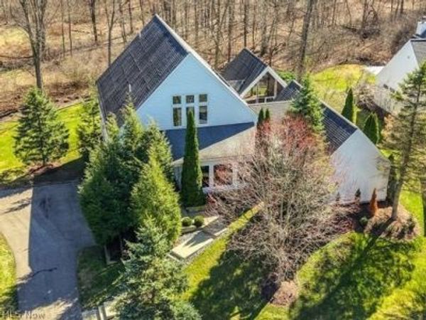 279 Tinkers Trail , Aurora, OH 44202