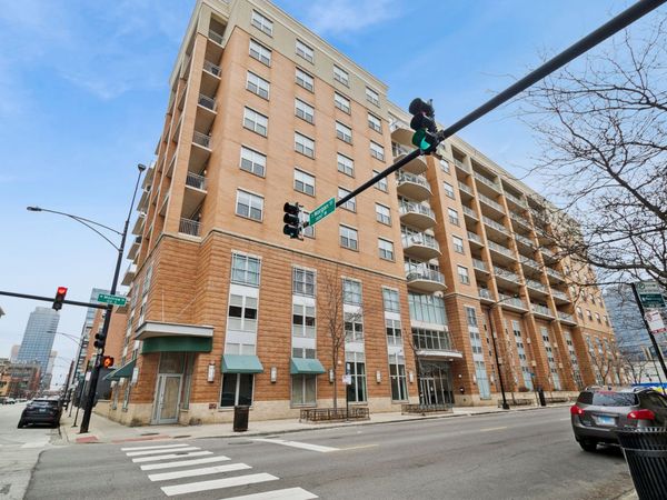 950 W Monroe Street, Unit 809, Chicago, IL 60607