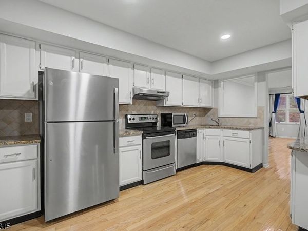 6 Exeter Rd, Bedminster, NJ 07921