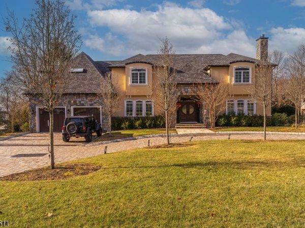 281 Beaufort Ave, Livingston, NJ 07039