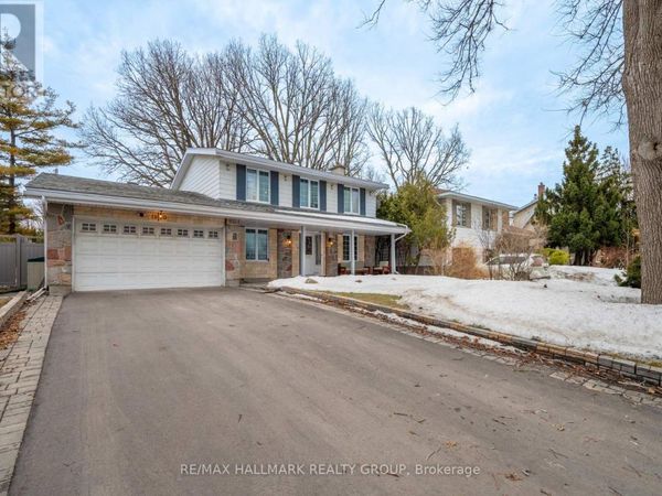 1930 Southampton Court, Ottawa, ON K2C0W4