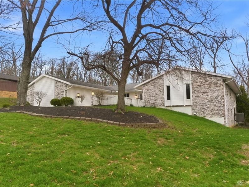 2784 Stauffer Drive, Beavercreek, OH 45434 Photo 2