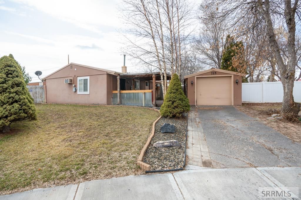 725 Northrup Avenue, Idaho Falls, ID 83401 Main Photo