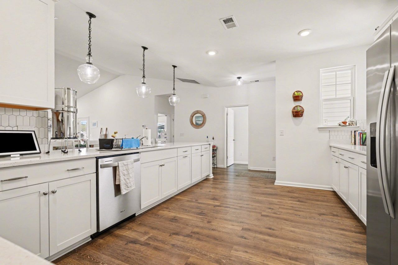 811 Spindel Dr.  Photo 12