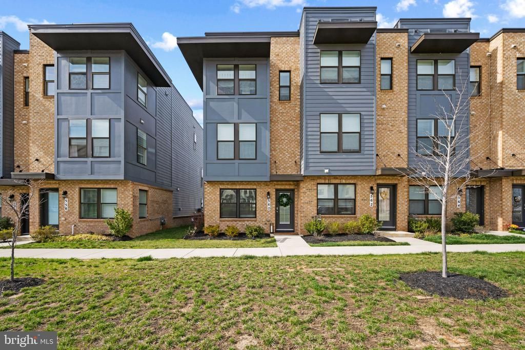 560 Banquet Lane, Frederick, MD 21701 Main Photo