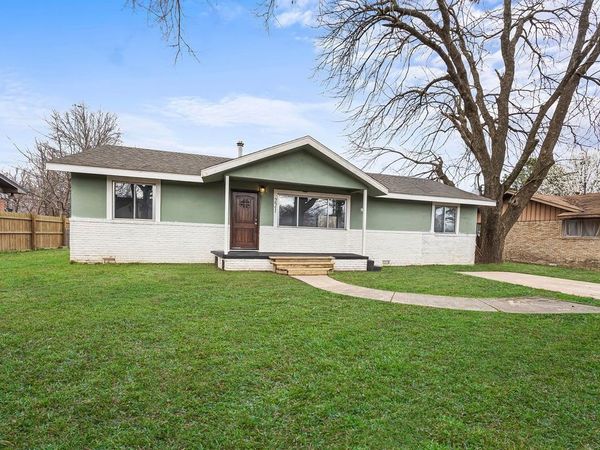 221 W Highland Street , Siloam Springs, AR 72761