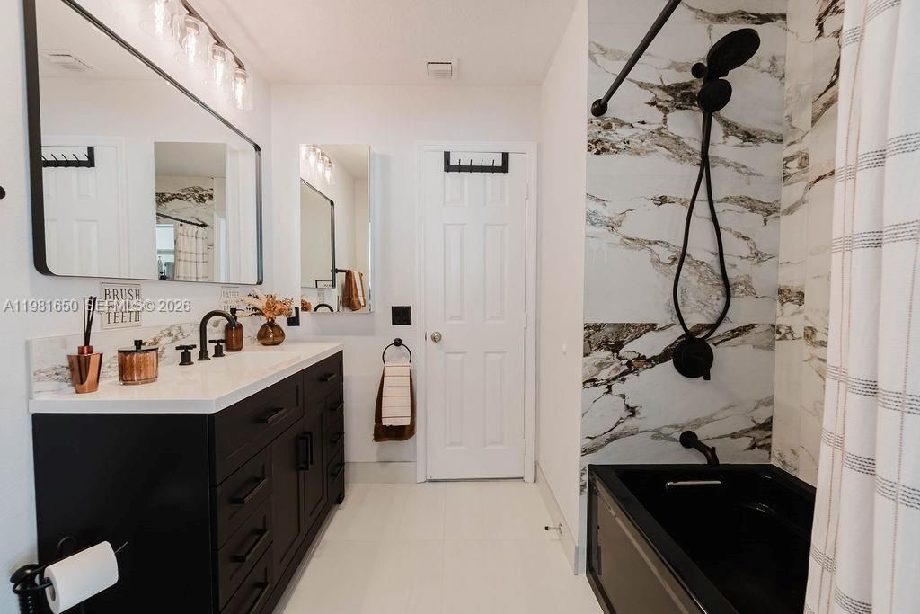 1710 NW 106th Ter , Pembroke Pines, FL 33026 Photo