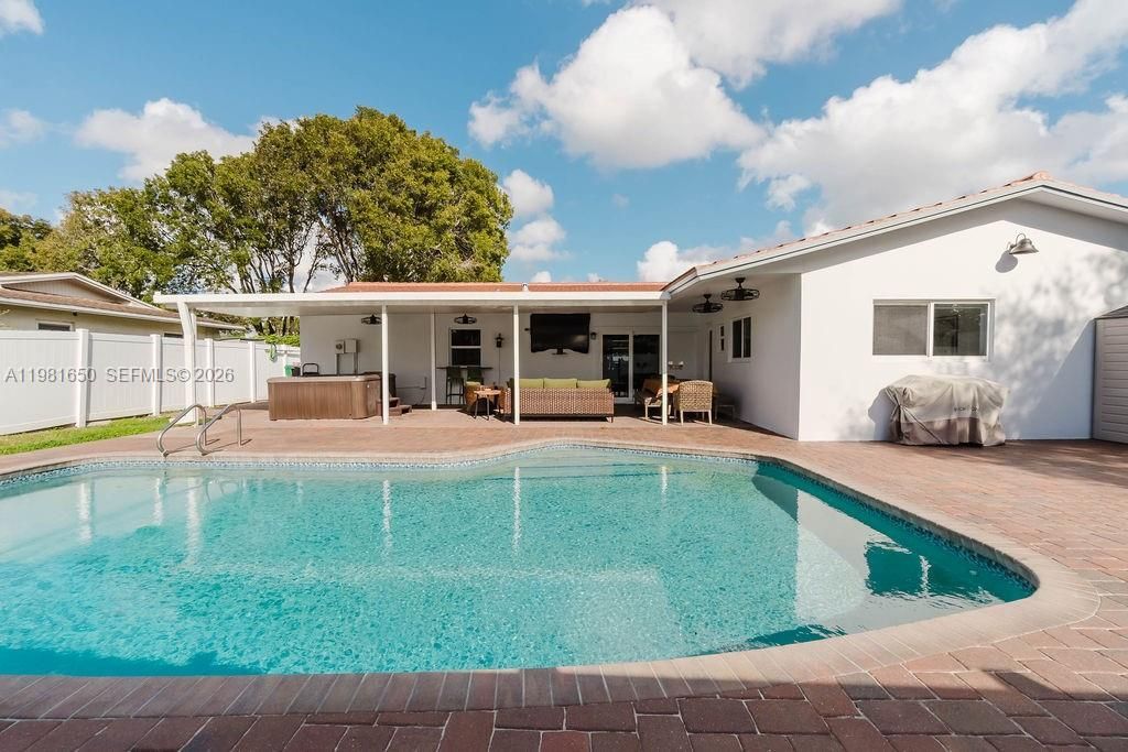 1710 NW 106th Ter , Pembroke Pines, FL 33026 Photo