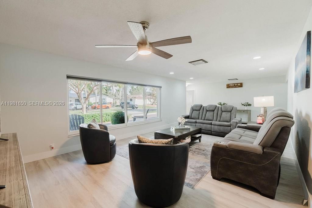 1710 NW 106th Ter , Pembroke Pines, FL 33026 Photo