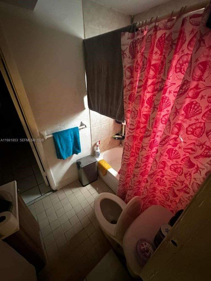 2337 NW 32nd St, Miami, FL 33142 Photo