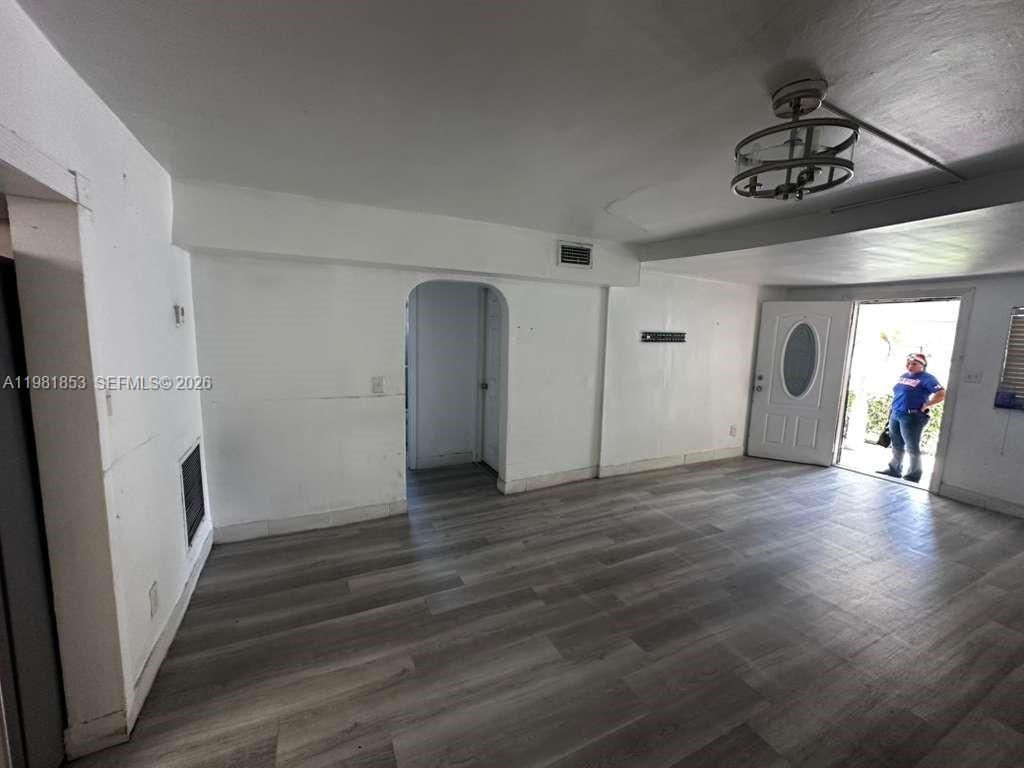 2337 NW 32nd St, Miami, FL 33142 Photo