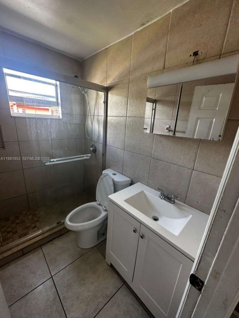 2337 NW 32nd St, Miami, FL 33142 Photo