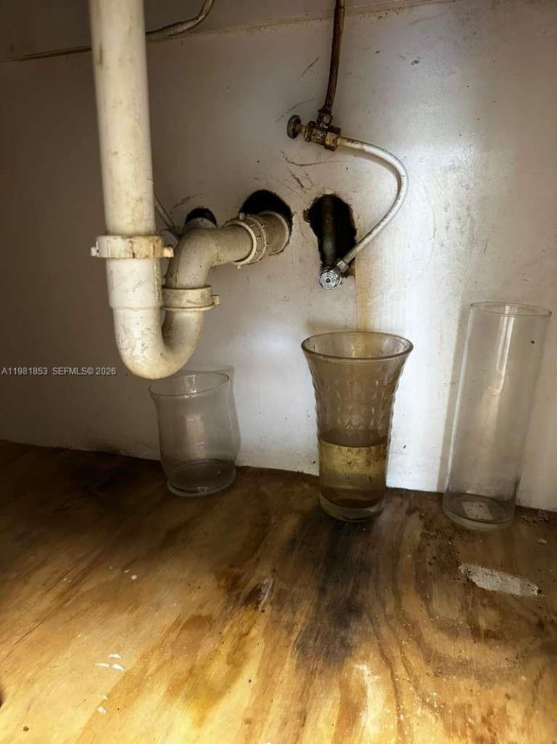 2337 NW 32nd St, Miami, FL 33142 Photo