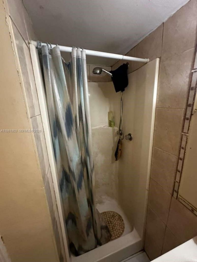 2337 NW 32nd St, Miami, FL 33142 Photo