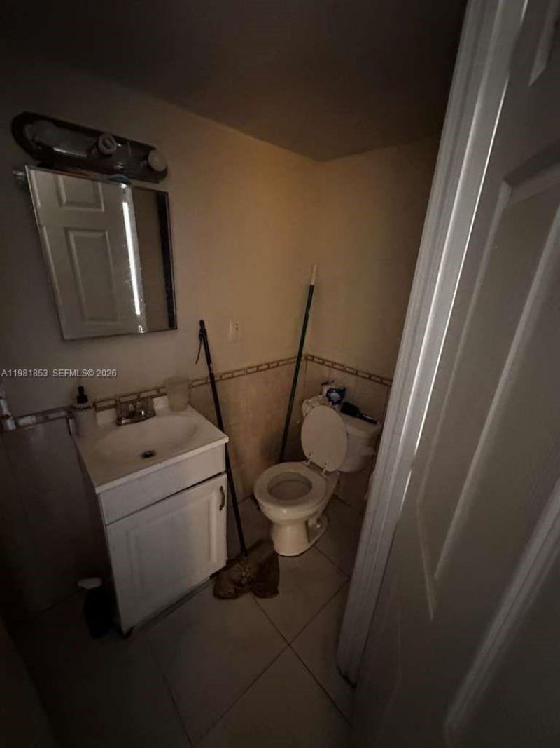 2337 NW 32nd St, Miami, FL 33142 Photo