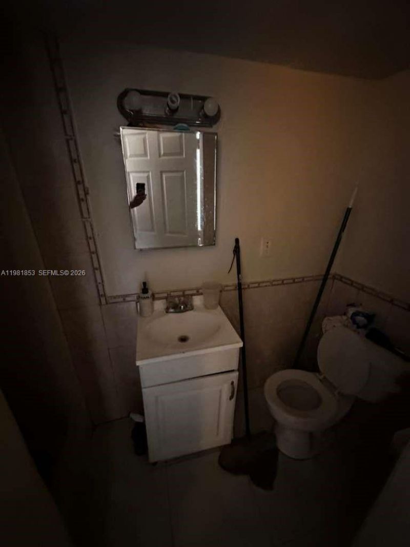 2337 NW 32nd St, Miami, FL 33142 Photo