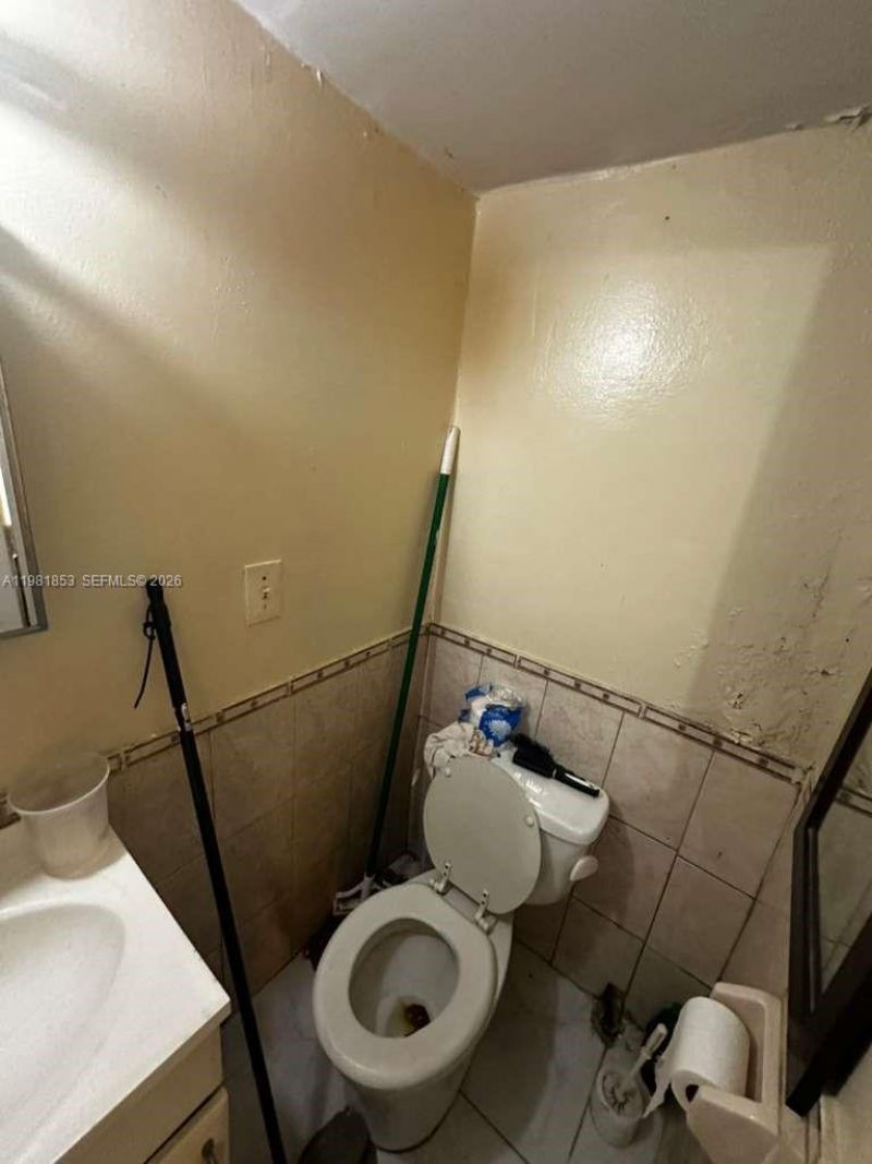 2337 NW 32nd St, Miami, FL 33142 Photo