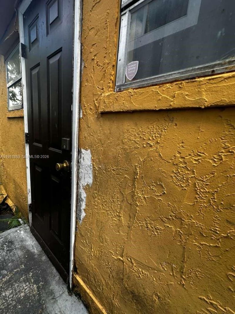 2337 NW 32nd St, Miami, FL 33142 Photo