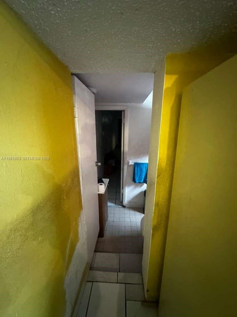 2337 NW 32nd St, Miami, FL 33142 Photo