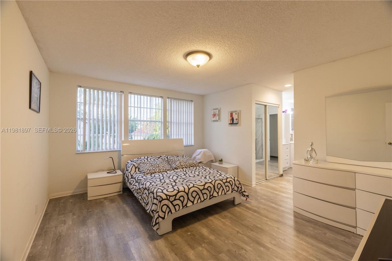 365 Somerset Way , Weston, FL 33326 Photo