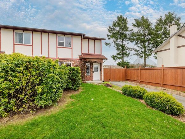 363 Pooley Pl, Esquimalt, BC V9A 6Y5