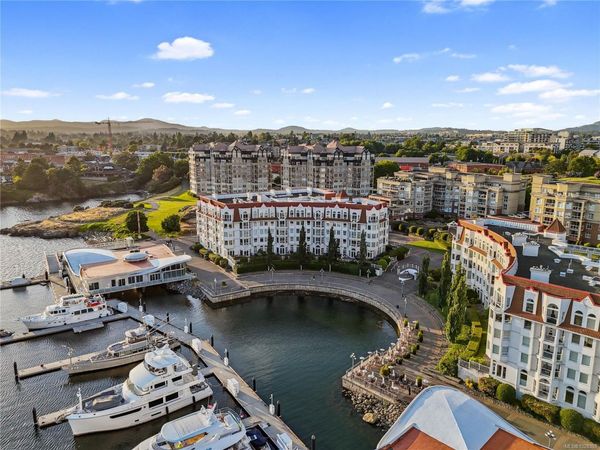 11 Cooperage Pl, Unit 104, Victoria, BC V9A 7J9