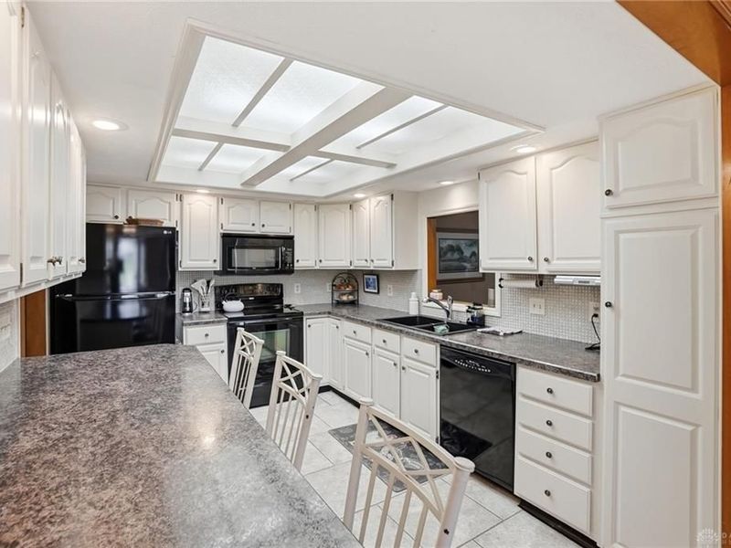 392 Copper Beech Court, Washington Township, OH 45459 Photo 9