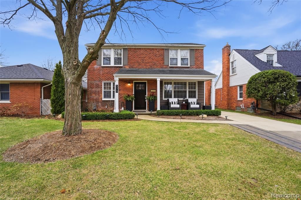 373 Hillcrest Avenue, Grosse Pointe Farms, MI 48236 Main Photo