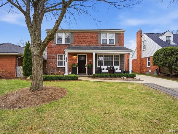 373 Hillcrest Avenue, Grosse Pointe Farms, MI 48236