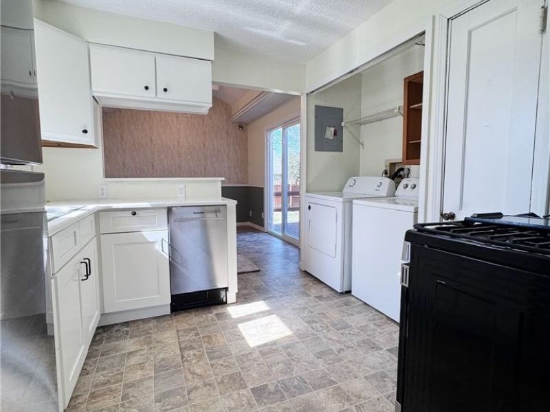 196 S Point Drive , Avon Lake, OH 44012 Photo 11