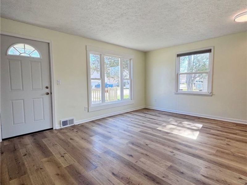 196 S Point Drive , Avon Lake, OH 44012 Photo 4