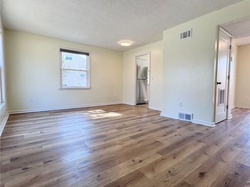 196 S Point Drive , Avon Lake, OH 44012 Photo 5