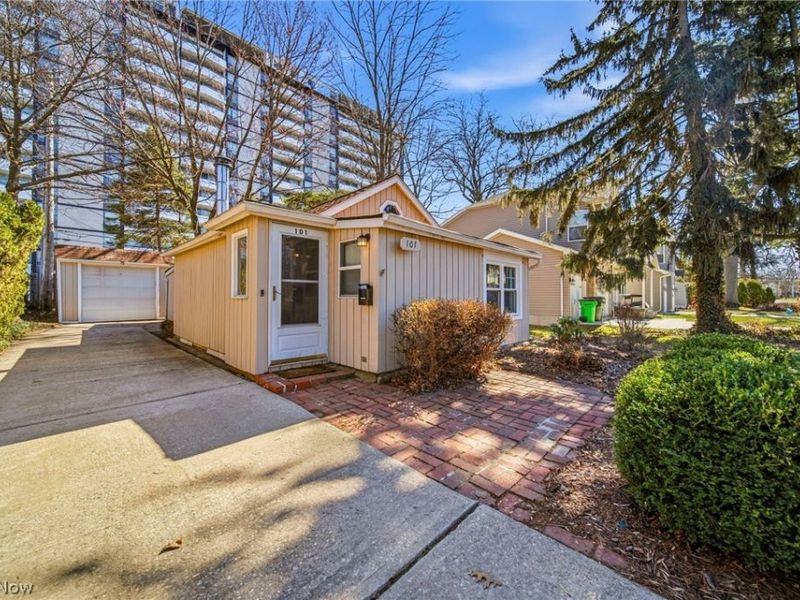 101 E 238th Street , Euclid, OH 44123 Photo 1