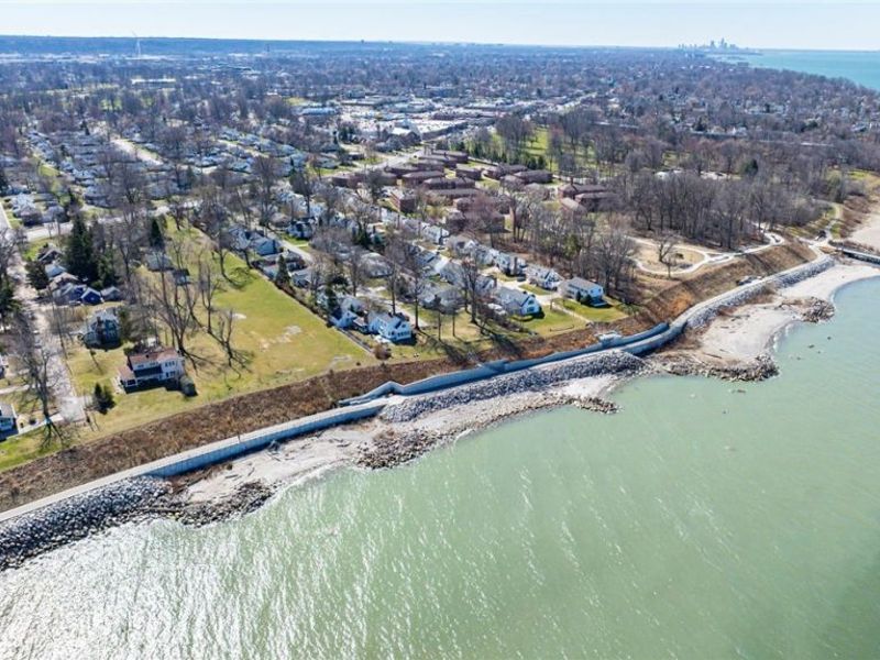 101 E 238th Street , Euclid, OH 44123 Photo 3