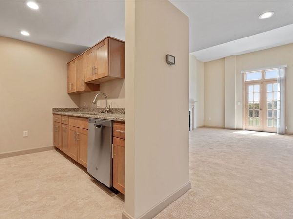 550 Washington St, Unit 203, Braintree, MA 02184