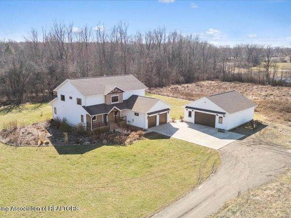 10875 N Royston Road, Grand Ledge, MI 48837