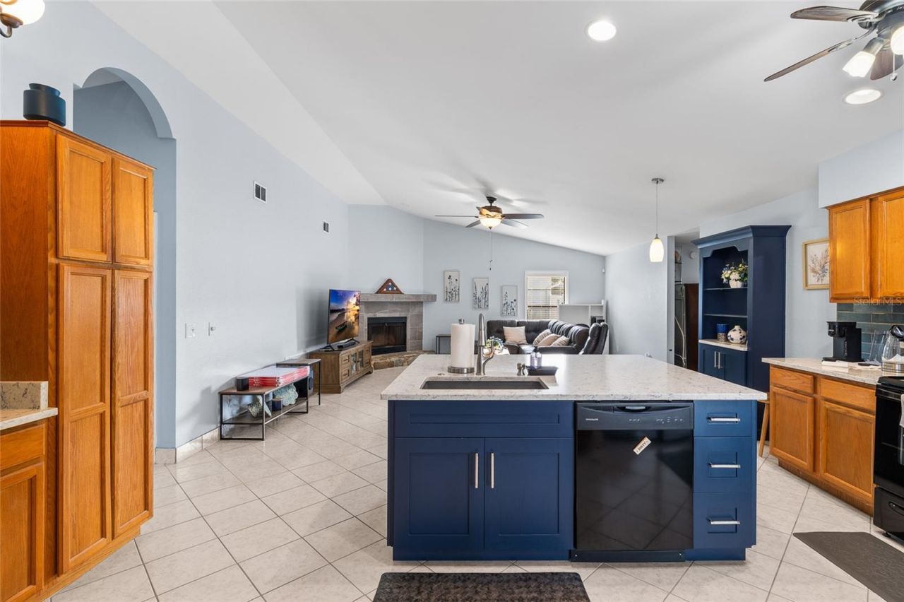6713 Leeward Isle Way, Tampa, FL 33615 Photo