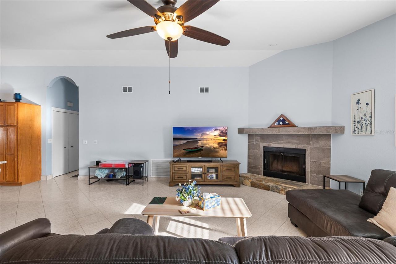 6713 Leeward Isle Way, Tampa, FL 33615 Photo