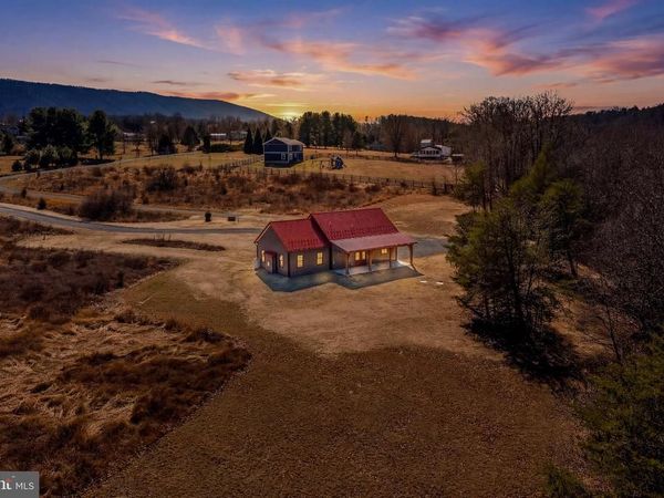 237 FOGGY BOTTOM LANE , BERKELEY SPRINGS, WV 25411