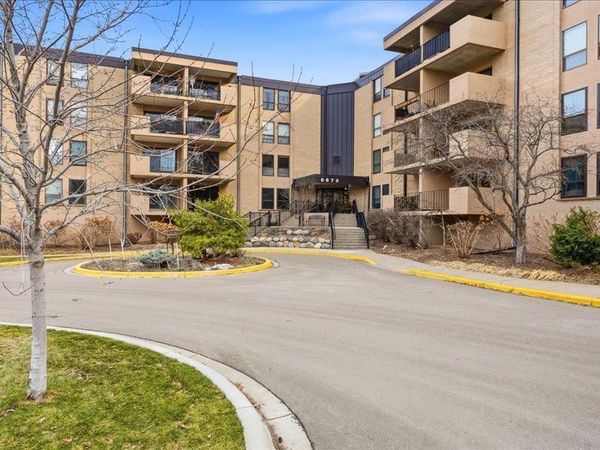 6670 Vernon Avenue S, Unit 202, Edina, MN 55436