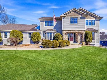 585 High Ridge Circle, Mendota Heights, MN 55118