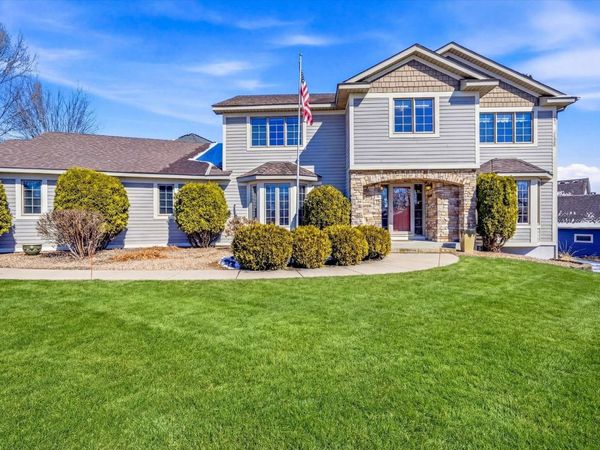 585 High Ridge Circle, Mendota Heights, MN 55118