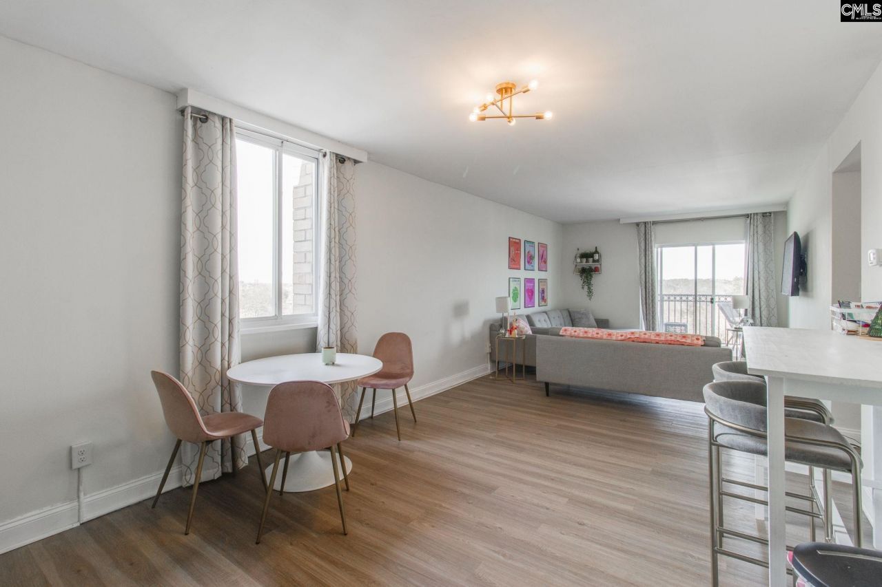 619 King Street  Photo 10