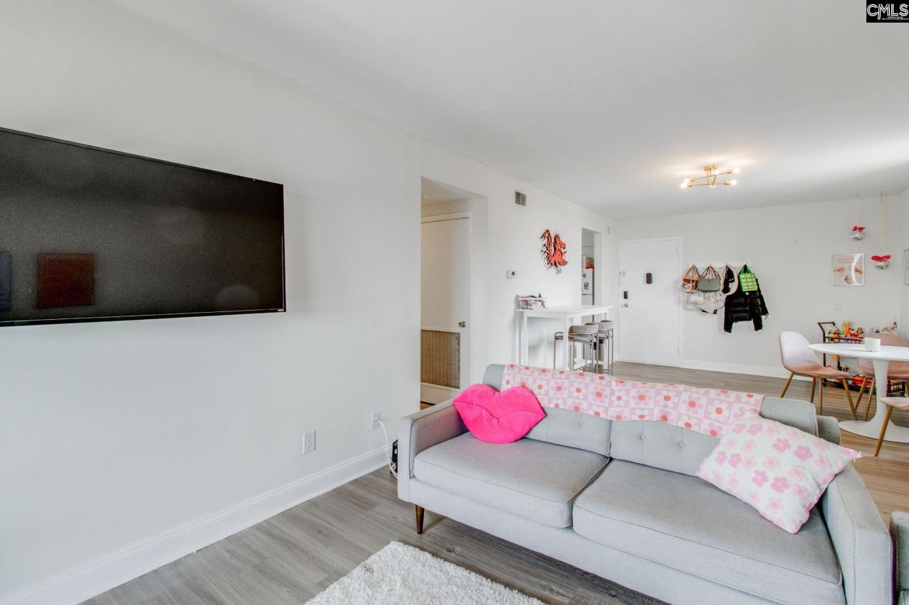 619 King Street  Photo 14